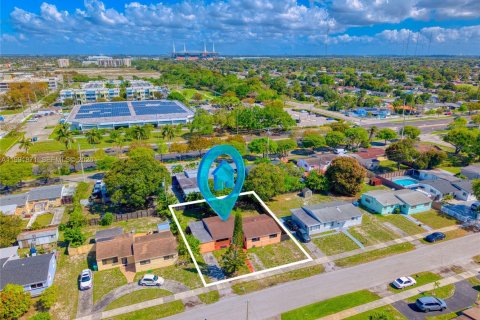 Casa en venta en Miami Gardens, Florida, 4 dormitorios, 143.26 m2 № 2058279 - foto 29