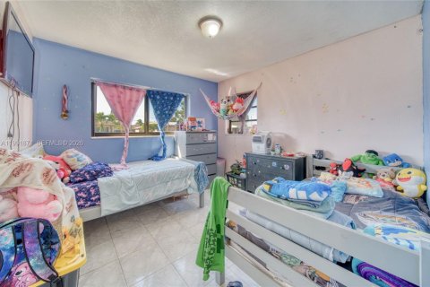Casa en venta en Miami Gardens, Florida, 4 dormitorios, 143.26 m2 № 2058279 - foto 19