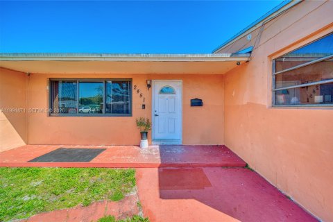 Casa en venta en Miami Gardens, Florida, 4 dormitorios, 143.26 m2 № 2058279 - foto 5