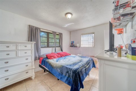 Casa en venta en Miami Gardens, Florida, 4 dormitorios, 143.26 m2 № 2058279 - foto 15