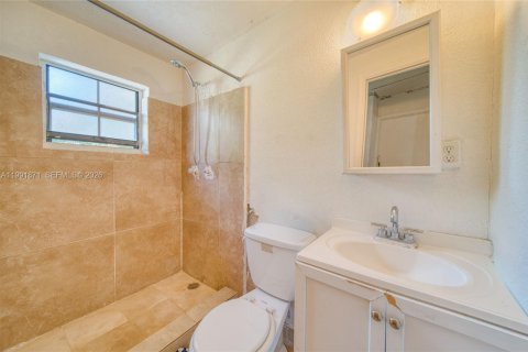 Casa en venta en Miami Gardens, Florida, 4 dormitorios, 143.26 m2 № 2058279 - foto 24