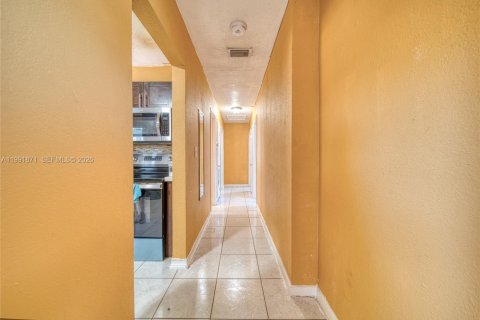 Casa en venta en Miami Gardens, Florida, 4 dormitorios, 143.26 m2 № 2058279 - foto 6