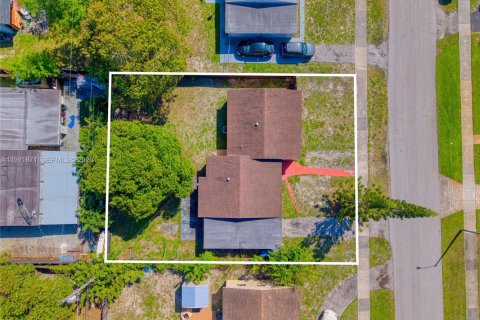 Casa en venta en Miami Gardens, Florida, 4 dormitorios, 143.26 m2 № 2058279 - foto 4