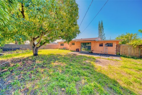 Casa en venta en Miami Gardens, Florida, 4 dormitorios, 143.26 m2 № 2058279 - foto 26