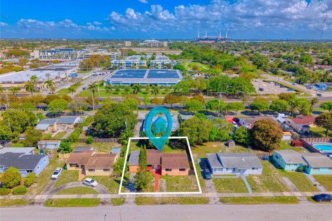 Casa en venta en Miami Gardens, Florida, 4 dormitorios, 143.26 m2 № 2058279 - foto 28