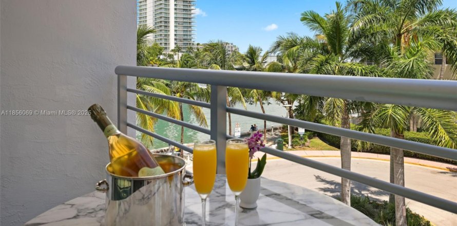 Condominio en Miami Beach, Florida, 1 dormitorio  № 1878433