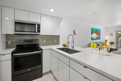 Condominio en venta en Miami Beach, Florida, 1 dormitorio, 72.84 m2 № 1878433 - foto 9