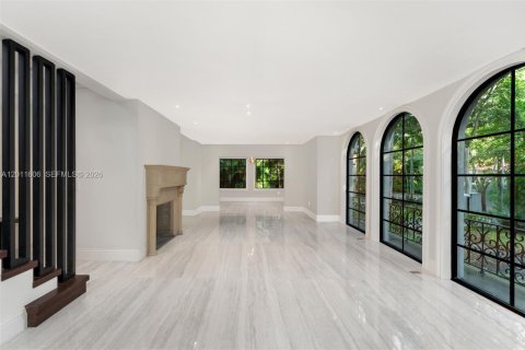 Villa ou maison à vendre à Miami, Floride: 5 chambres, 242.2 m2 № 2074996 - photo 9