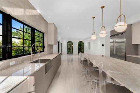 Villa ou maison à vendre à Miami, Floride: 5 chambres, 242.2 m2 № 2074996 - photo 13
