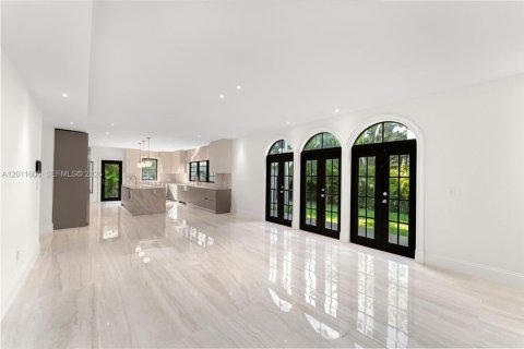 Villa ou maison à vendre à Miami, Floride: 5 chambres, 242.2 m2 № 2074996 - photo 19