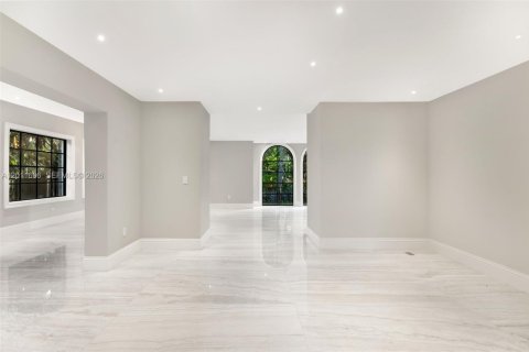 Villa ou maison à vendre à Miami, Floride: 5 chambres, 242.2 m2 № 2074996 - photo 11