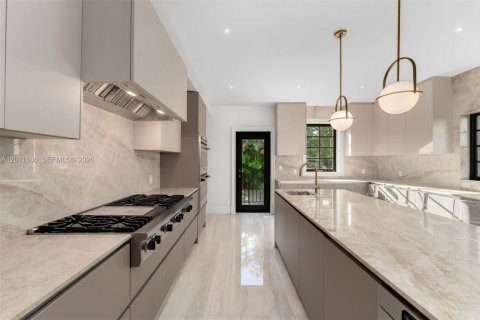 Villa ou maison à vendre à Miami, Floride: 5 chambres, 242.2 m2 № 2074996 - photo 18