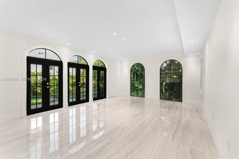 Villa ou maison à vendre à Miami, Floride: 5 chambres, 242.2 m2 № 2074996 - photo 21