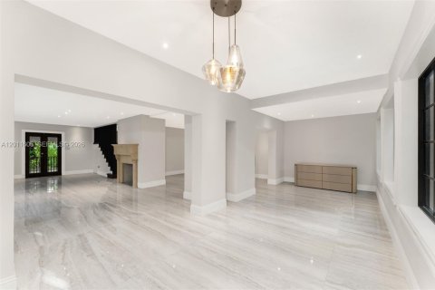 Villa ou maison à vendre à Miami, Floride: 5 chambres, 242.2 m2 № 2074996 - photo 5