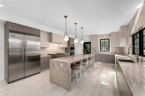 Villa ou maison à vendre à Miami, Floride: 5 chambres, 242.2 m2 № 2074996 - photo 14