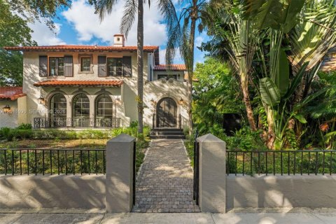 Villa ou maison à vendre à Miami, Floride: 5 chambres, 242.2 m2 № 2074996 - photo 3