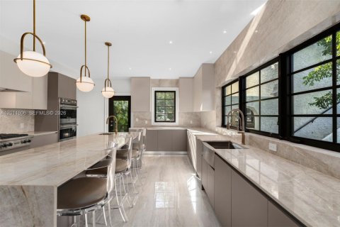Villa ou maison à vendre à Miami, Floride: 5 chambres, 242.2 m2 № 2074996 - photo 17