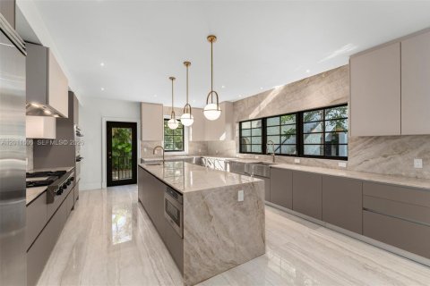 Villa ou maison à vendre à Miami, Floride: 5 chambres, 242.2 m2 № 2074996 - photo 15