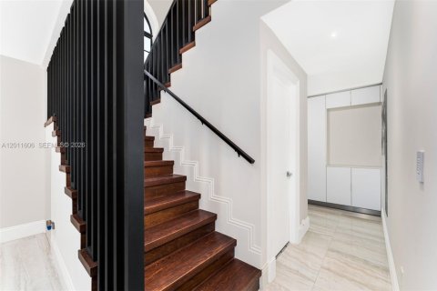 Villa ou maison à vendre à Miami, Floride: 5 chambres, 242.2 m2 № 2074996 - photo 26