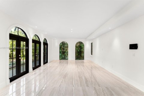 Villa ou maison à vendre à Miami, Floride: 5 chambres, 242.2 m2 № 2074996 - photo 22