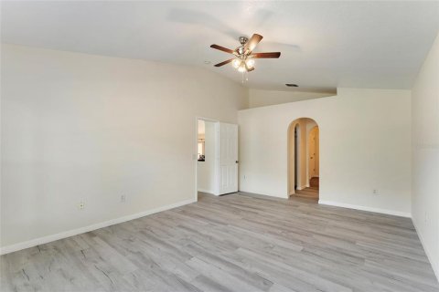 House in DeLand, Florida 4 bedrooms, 207.73 sq.m. № 1422227 - photo 24