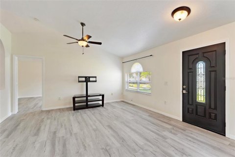 House in DeLand, Florida 4 bedrooms, 207.73 sq.m. № 1422227 - photo 9