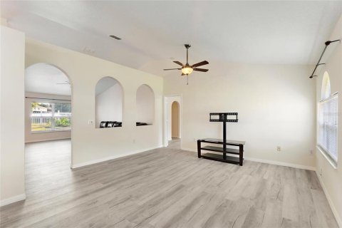 House in DeLand, Florida 4 bedrooms, 207.73 sq.m. № 1422227 - photo 10