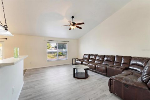 House in DeLand, Florida 4 bedrooms, 207.73 sq.m. № 1422227 - photo 11