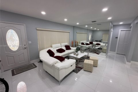Villa ou maison à vendre à Hialeah, Floride: 2 chambres, 118.26 m2 № 2281597 - photo 6