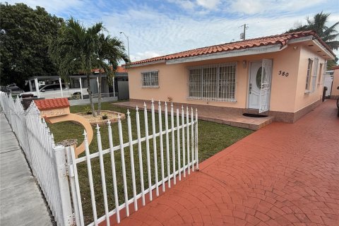 House in Hialeah, Florida 2 bedrooms, 118.26 sq.m. № 2281597