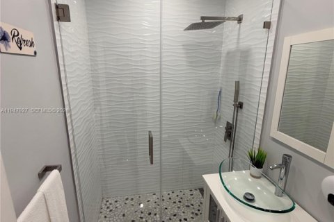 Villa ou maison à vendre à Hialeah, Floride: 2 chambres, 118.26 m2 № 2281597 - photo 17