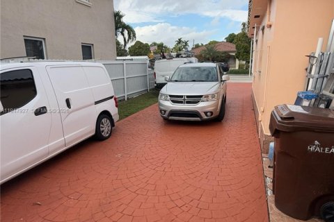 Villa ou maison à vendre à Hialeah, Floride: 2 chambres, 118.26 m2 № 2281597 - photo 4