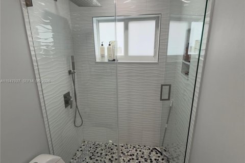 Villa ou maison à vendre à Hialeah, Floride: 2 chambres, 118.26 m2 № 2281597 - photo 14