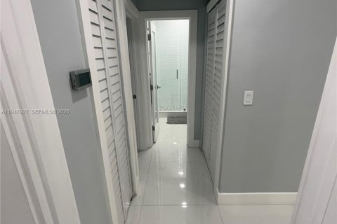 Villa ou maison à vendre à Hialeah, Floride: 2 chambres, 118.26 m2 № 2281597 - photo 10