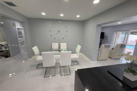 Villa ou maison à vendre à Hialeah, Floride: 2 chambres, 118.26 m2 № 2281597 - photo 29