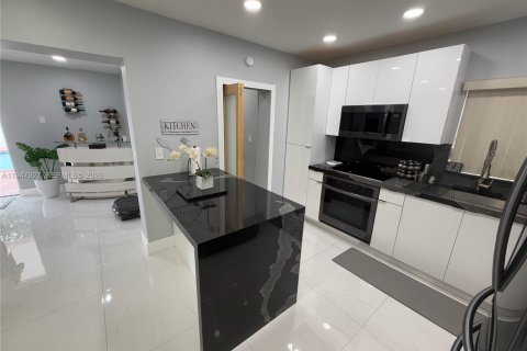 Villa ou maison à vendre à Hialeah, Floride: 2 chambres, 118.26 m2 № 2281597 - photo 24