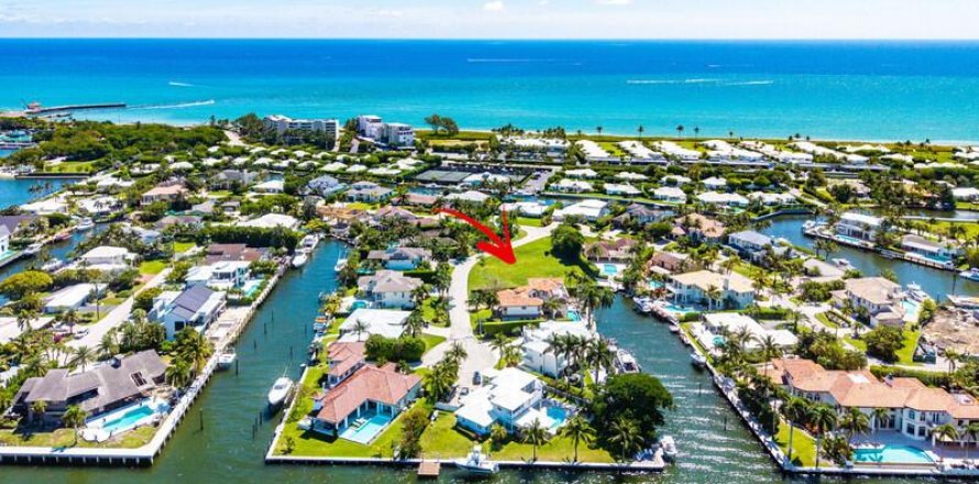 Commercial property in Ocean Ridge, Florida № 2147249