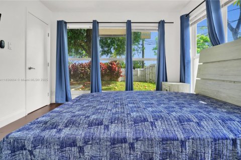 House in Hollywood, Florida 5 bedrooms, 251.95 sq.m. № 1941491 - photo 20