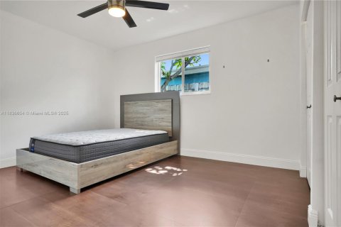 House in Hollywood, Florida 5 bedrooms, 251.95 sq.m. № 1941491 - photo 29