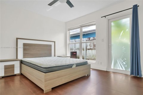 House in Hollywood, Florida 5 bedrooms, 251.95 sq.m. № 1941491 - photo 22