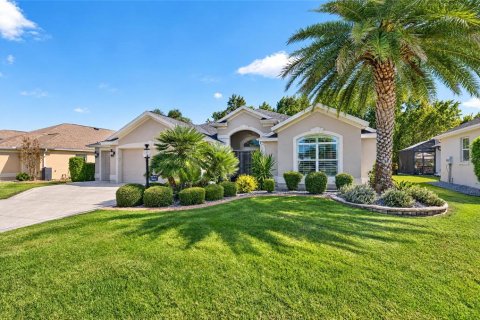 House in The Villages, Florida 3 bedrooms, 215.44 sq.m. № 2427086 - photo 2