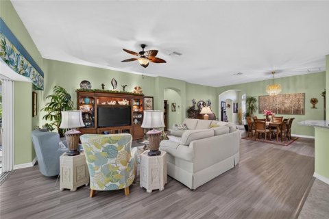 House in The Villages, Florida 3 bedrooms, 215.44 sq.m. № 2427086 - photo 17