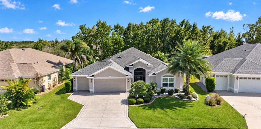 House in The Villages, Florida 3 bedrooms, 215.44 sq.m. № 2427086