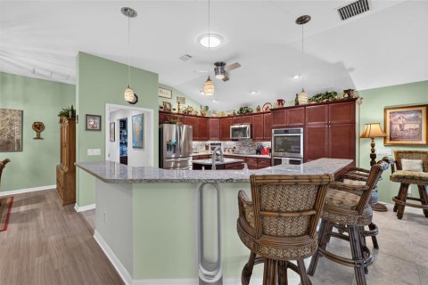 House in The Villages, Florida 3 bedrooms, 215.44 sq.m. № 2427086 - photo 24