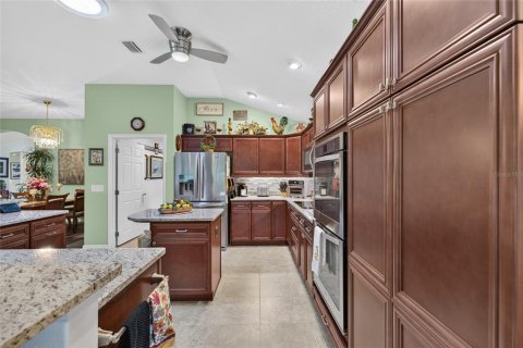 House in The Villages, Florida 3 bedrooms, 215.44 sq.m. № 2427086 - photo 25