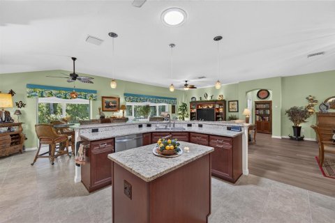 House in The Villages, Florida 3 bedrooms, 215.44 sq.m. № 2427086 - photo 29