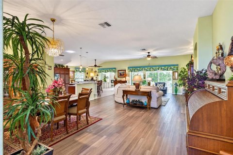 House in The Villages, Florida 3 bedrooms, 215.44 sq.m. № 2427086 - photo 14