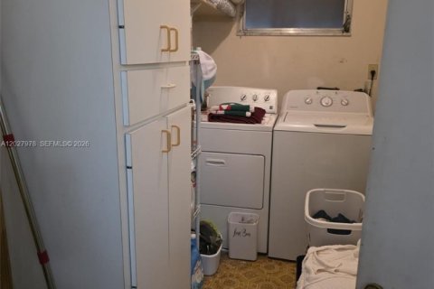 Villa ou maison à vendre à Hialeah, Floride: 5 chambres, 228.73 m2 № 2078760 - photo 16