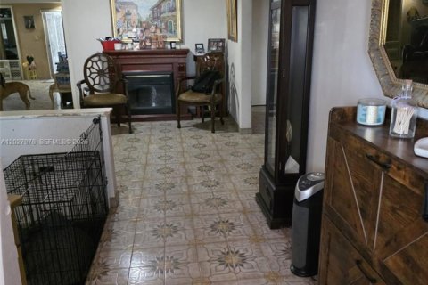 Villa ou maison à vendre à Hialeah, Floride: 5 chambres, 228.73 m2 № 2078760 - photo 4