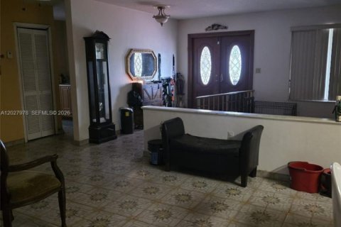 Villa ou maison à vendre à Hialeah, Floride: 5 chambres, 228.73 m2 № 2078760 - photo 6